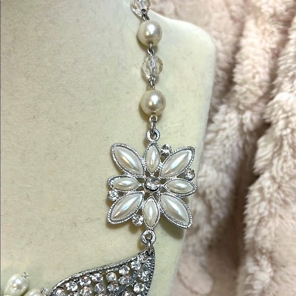 Vintage Glamorous Silver,  Pearls and Crystal Statement Necklace - Picture 3 of 6